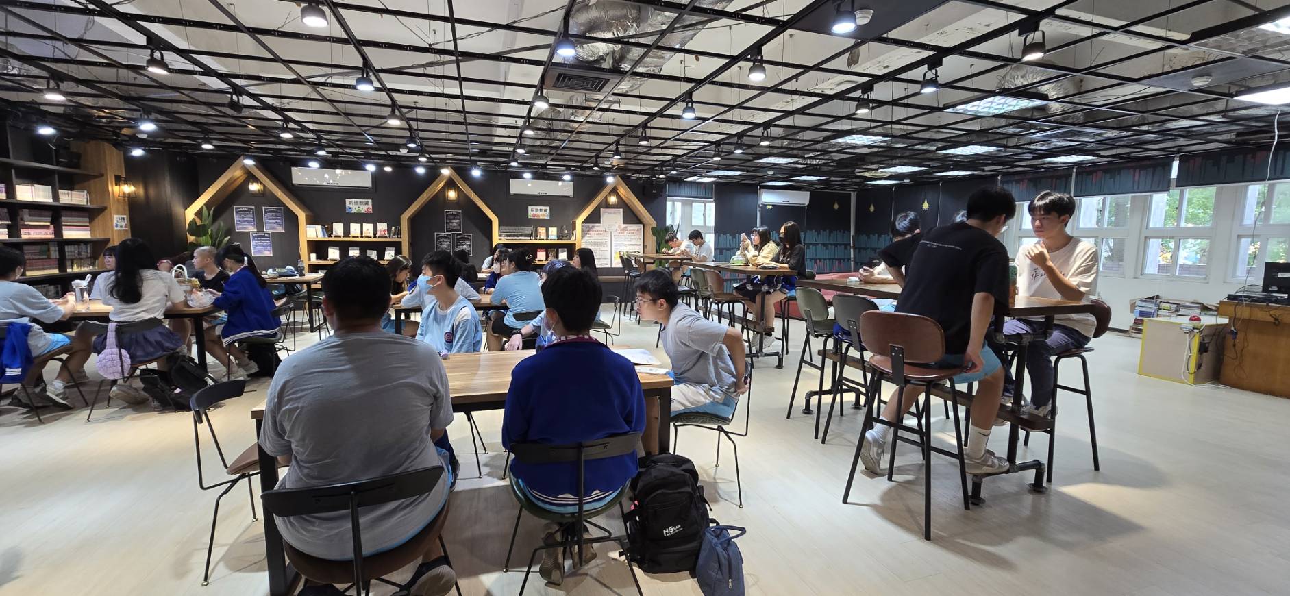 海山高中：圖書館一館 /商空+主視覺系列整體設計 8