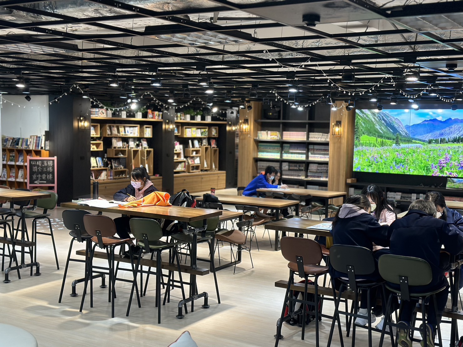海山高中：圖書館一館 /商空+主視覺系列整體設計 18